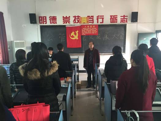 奏国际歌,大会结束